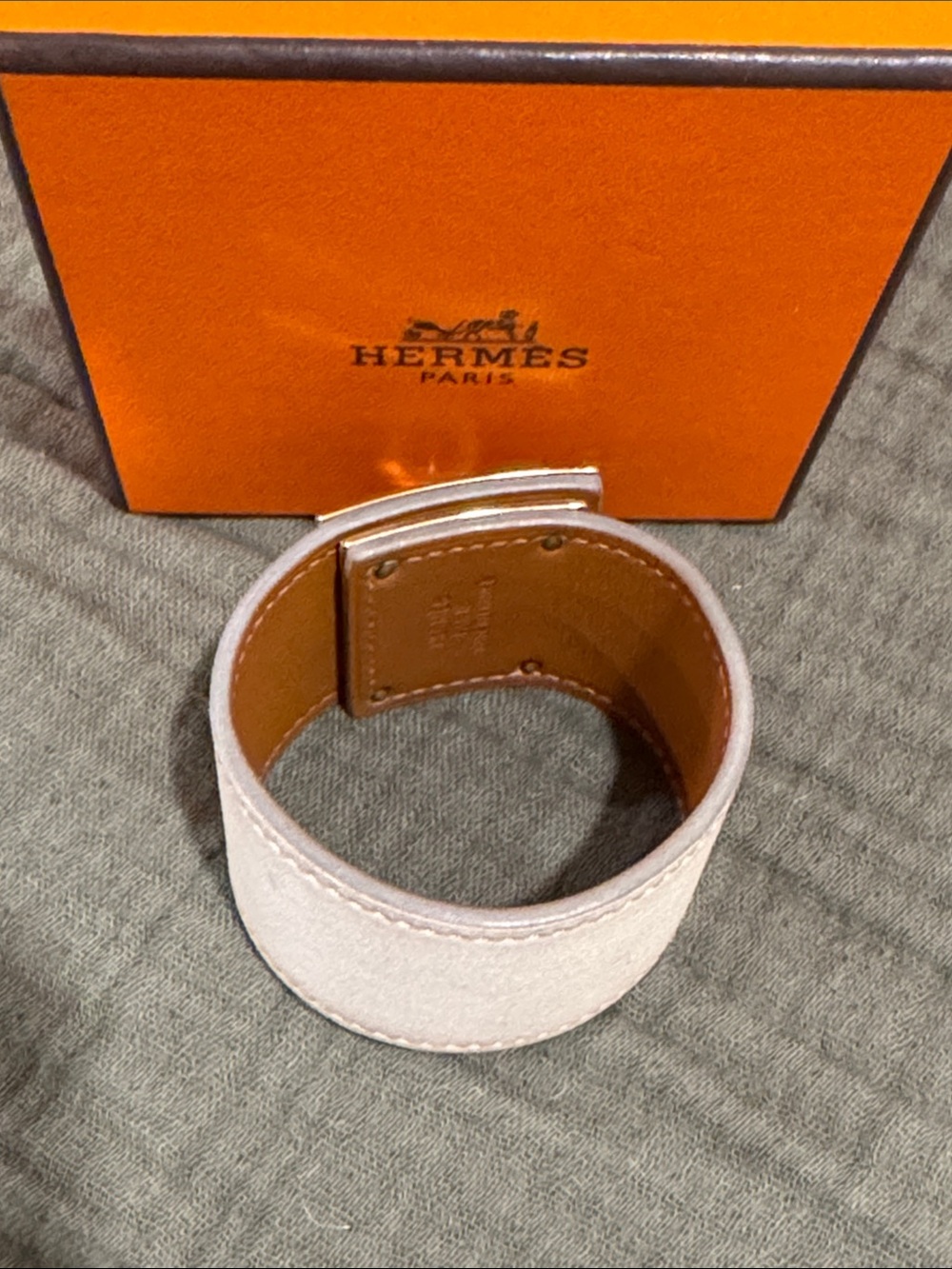 Hermès Kelly Dog bracelet cream leather Gold-Tone H Hardware - Picture 6 of 8